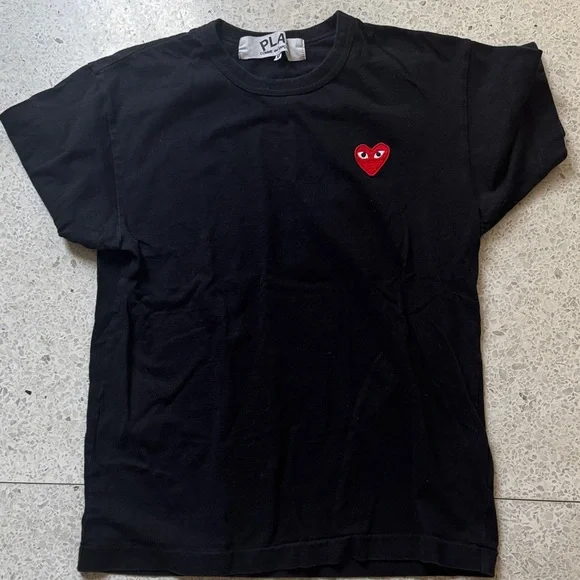 Comme des Garcons PLAY Black Tee with Red Heart - Picture 1 of 3